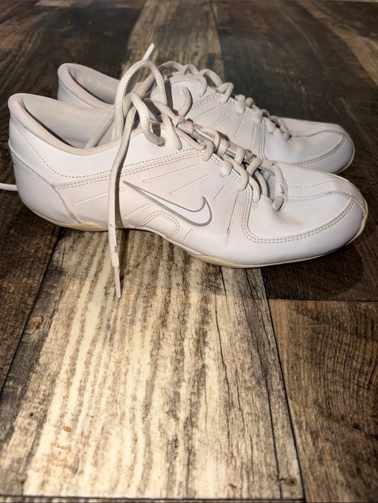 Nike Shoes - Nike Women’s White Low-Profile Lace-Up Cheerleading Athletic Shoes